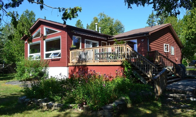 Manitoulin District Casa | Manitoulin Waterfront Cottage on Lake Huron - With Sauna