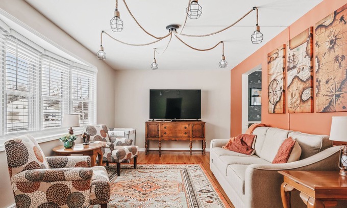 Manlius Casa | Manlius Getaway: Yard, Sleeps 8