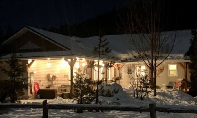 Okanagan-Similkameen Casa | Manning Park Hideaway 3 Bdrms, Hot tub + Woodstove
