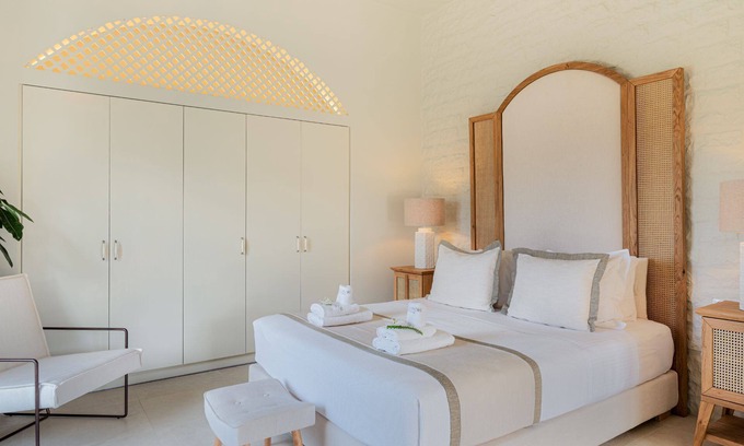 Paleopolis Casa | Manoglia Suite by Casa Di Fiori Andros Suites