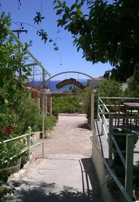 Livadi Casa | Manoleas Rooms to Let