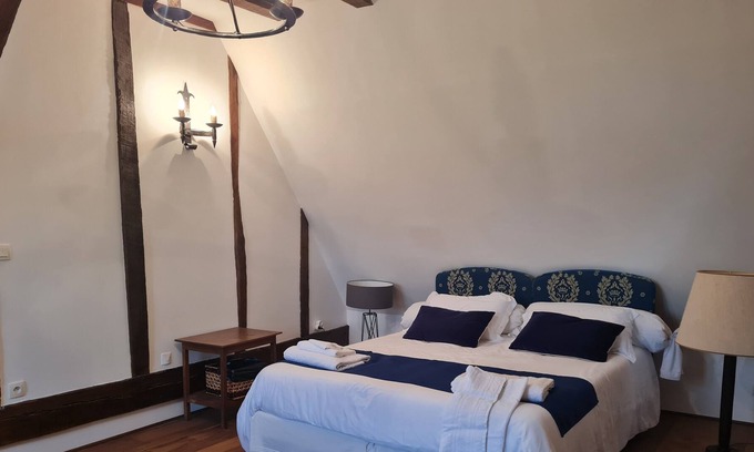 Roeze-sur-Sarthe Casa | Manor 16th: 2 habitaciones grandes con baño para compartir - para 4 personas