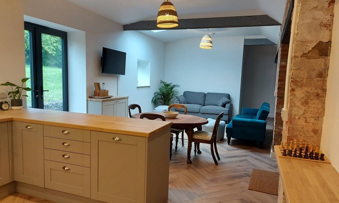 Chard Casa | Granero-Moderno-Baño Privado-Vista al Jardín
