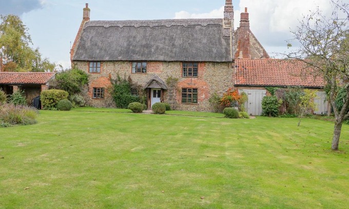 Bacton Casa | Manor Farm House