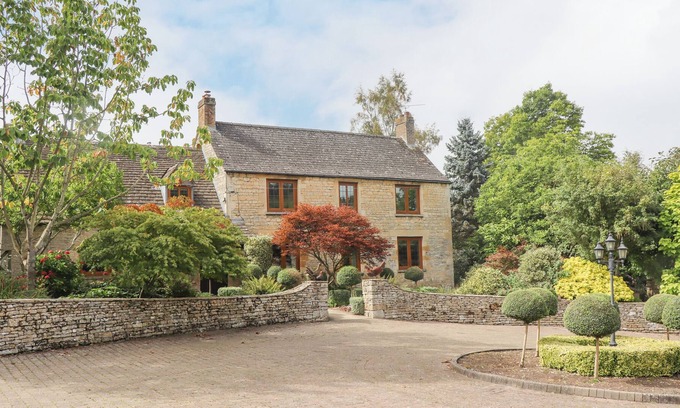 Mangotsfield Casa | MANOR FARM, pet friendly, character holiday cottage in Winchcombe