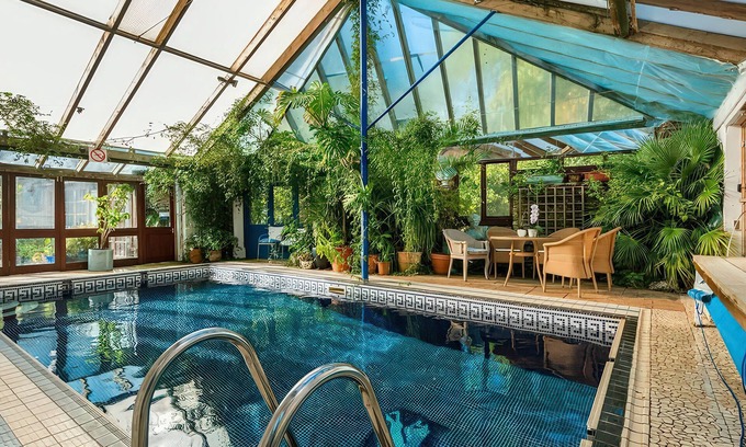 Dartmouth Cabaña | Manor Farmhouse