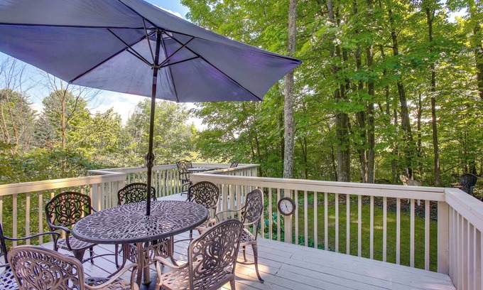 Cedar Cabaña | Manor Green: Cedar Home w/ Fire Pit, 3 Mi to Lake!