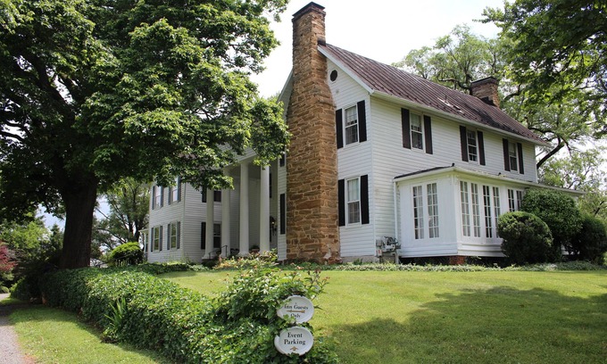 Warrenton Casa | Manor House at The Black Horse Inn