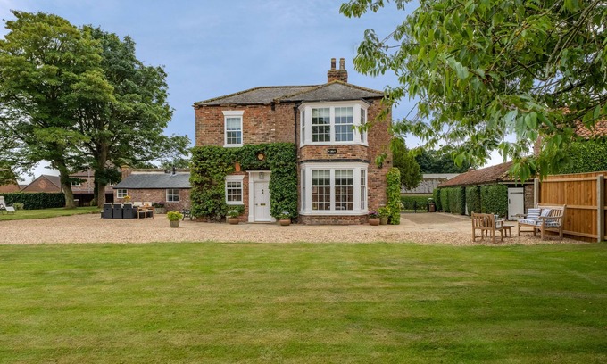 Driffield Casa | Manor House, Beeford, Yorkshire Coast