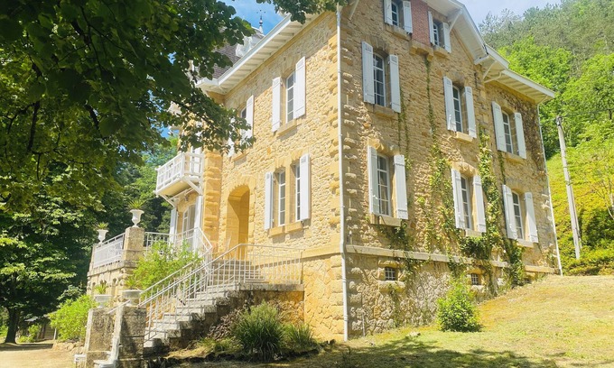 Saint-Leon-sur-Vezere Casa | Manor house in the Périgord noir for 12 people with swimming pool