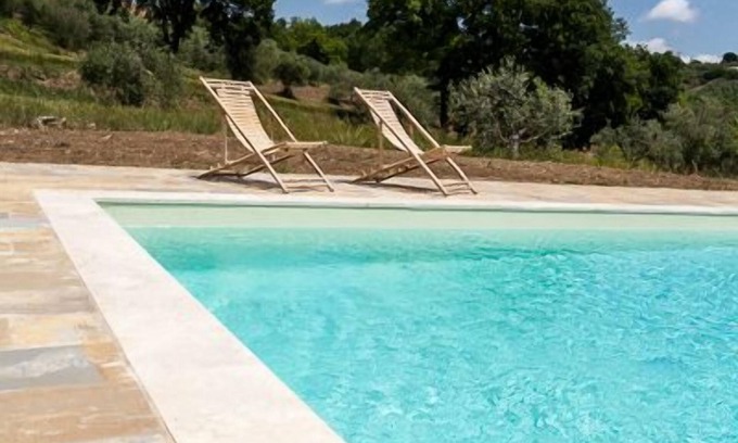 Sambucetole Casa | Casa solariega con piscina privada rodeada de zonas verdes