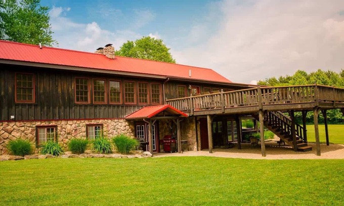 Bladensburg Cabina | Manor Lodge at Camp Because I Said I Would