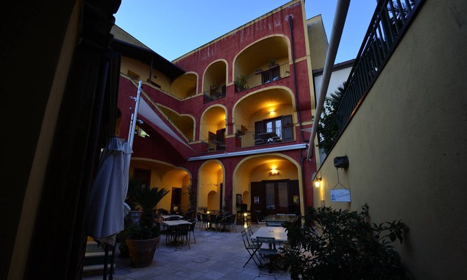 Caserta Cama Y Desayuno | Manouche B&B Bistrot