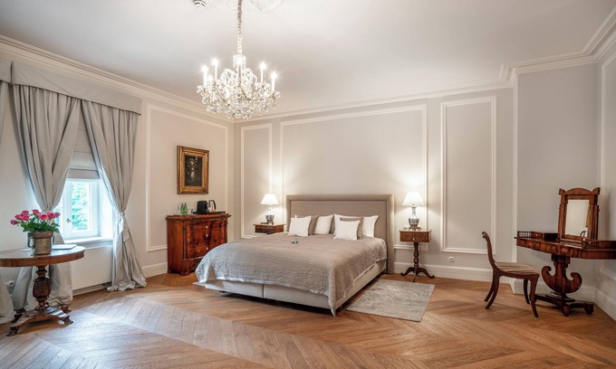 Nowe Warpno Cama Y Desayuno | Manowce Palace - Suite with Garden View (Room 15)