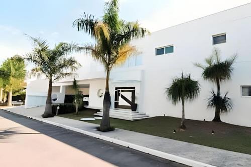 Cotia Casa | Mansão Cinematográfica em Condomínio- Granja Viana