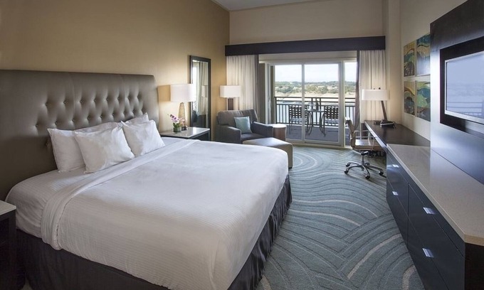 Lakeway Hotel | Mansfield Suite at Lakeway Resort & Spa, Outdoor Pool!
