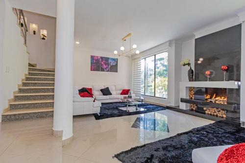 Las Lomas I Villa | mansión en el poblado 6 habitaciones y jacuzzi