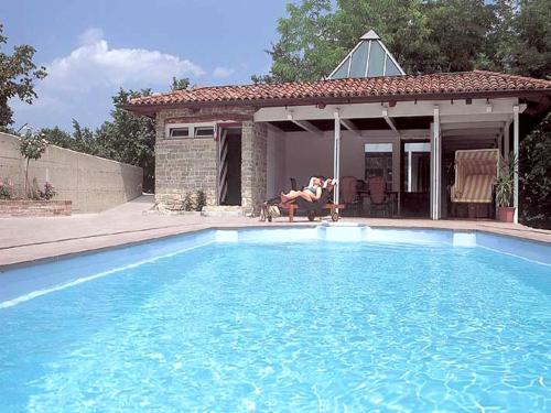 Bastia Mondovi Casa | Mansion in Langhe Hills with Pool