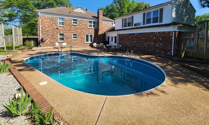 Cordova Casa | Mansion mostly King Beds fronting Golf Course near Mall