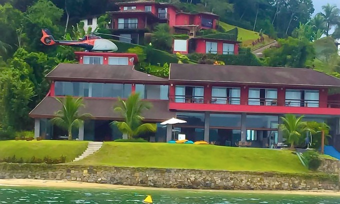 Centro Casa | Mansión, playa privada, helipuerto, embarcadero + 100 pies, sauna, gimnasio.