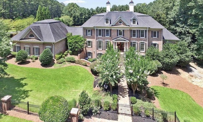 Acworth Villa | ¡Estancia en mansión para grupos grandes a 8 millas de LakePoint Sports!