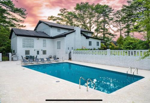 Church Street Casa | Mansion With Private Pool Basketball & Tennis courts