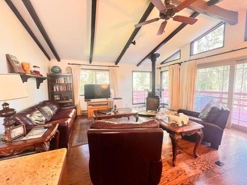 Fish Camp Casa | ManVee at Yosemite