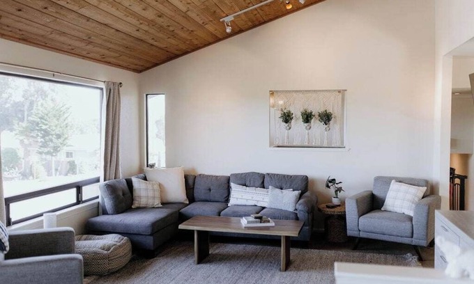 Baywood-Los Osos Casa | Manzanita Modern Beach Home