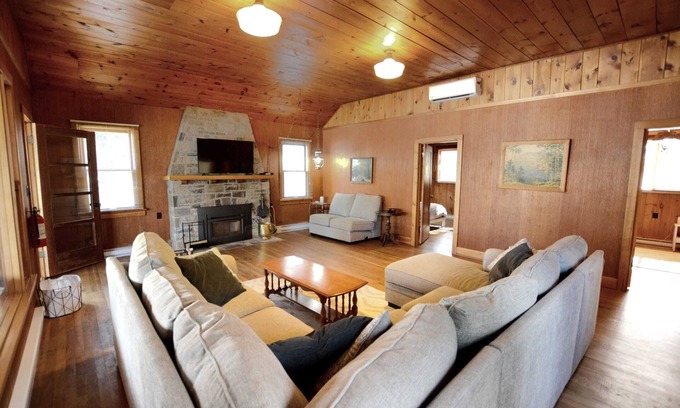 Lake of Bays Casa | Maple Cottage Summary
