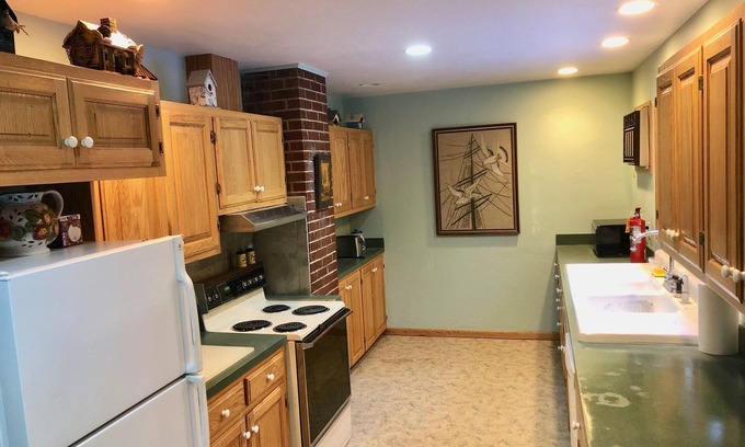 Gills Rock Casa | ¡Alquiler accesible para discapacitados / sillas de ruedas en Maple Grove House (B)!