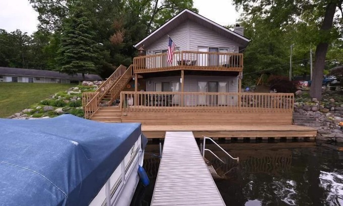 Paw Paw Casa | Maple Lake 4 Bedroom 2 Bathroom Retreat