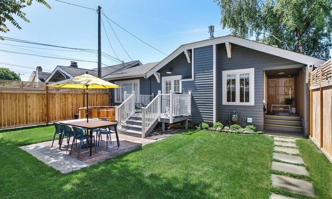 Seattle Casa | Maple Leaf Craftsman w/ Private Hot Tub, AC, Fenced Yard & Walkable Dining