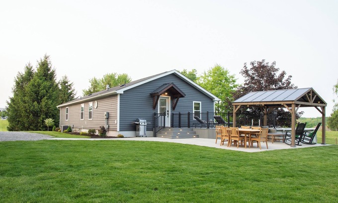 Dundee Casa | Maple Retreat is newly remodeled with pool, private setting