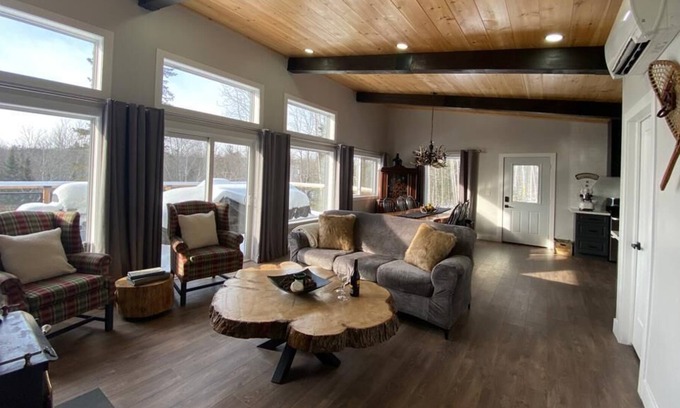 Madawaska Valley Cabaña | Maple Ridge Modern Cottage