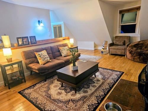 Hancock Chalet De Esquí | MapleVilla