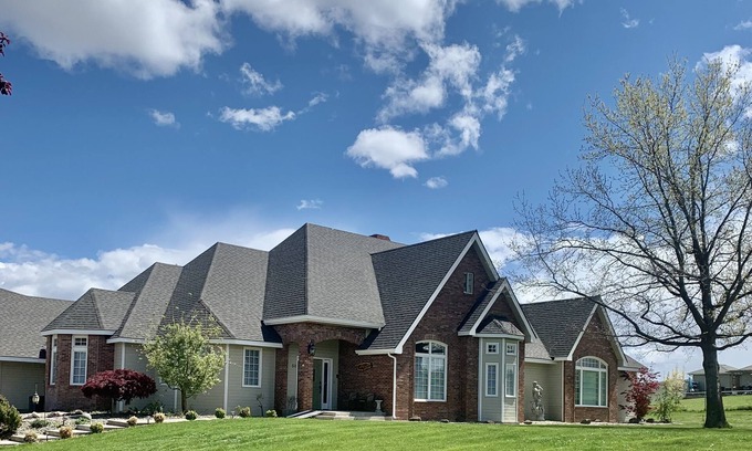 Selah Casa | Mapleway Manor, Indoor Pool, Jacuzzi, Sauna & Theatre Room