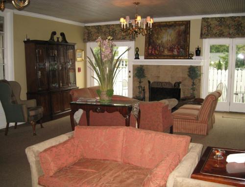 Saugatuck Cama Y Desayuno | Maplewood Hotel