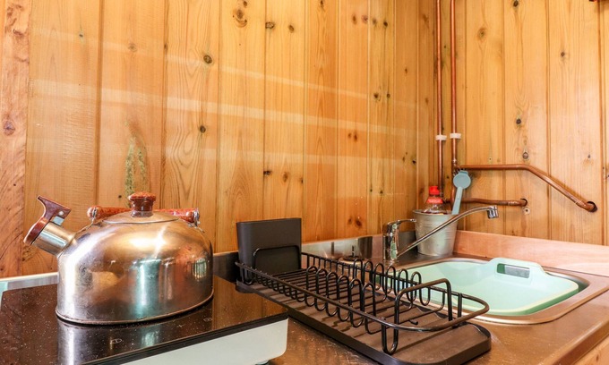 Dumfries Cabaña | MAQUESSA SHEPHERD'S HUT, romantic, with a garden in Dumfries