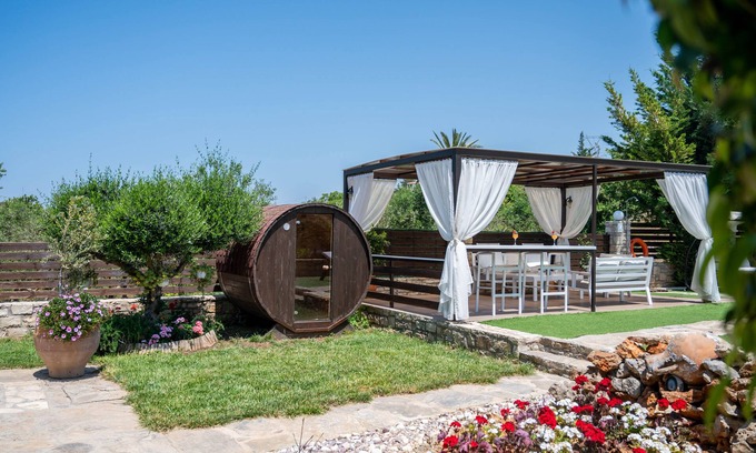 Xiro Chorio Villa | Maratho Villa, jacuzzi climatizado, mini golf y más! Privacidad total!2 km a la playa!