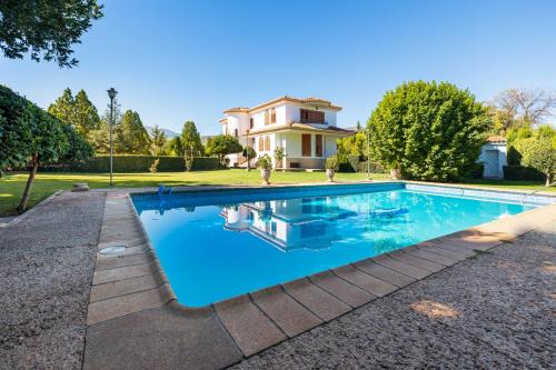 Baza Casa | Maravilloso chalet con piscina en Baza