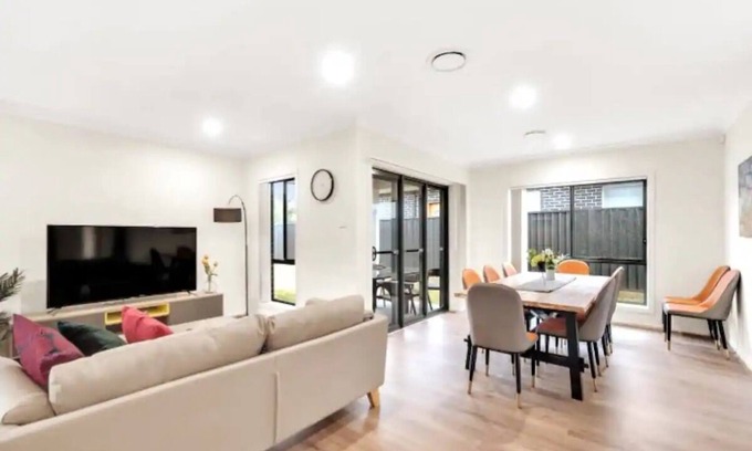 Maraylya Casa | Maraylya Affordable Modern 7 Br Home + Parking