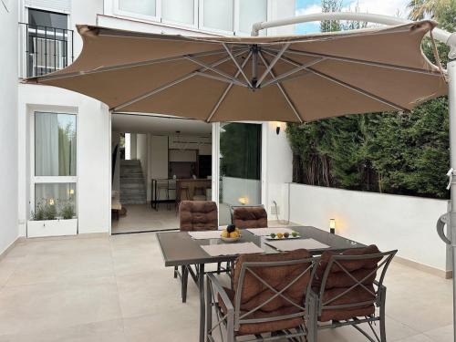 Urbanizacion Costabella Apartamento | Marbella Hideaway BBQ, POOL & Best walking distance Beaches