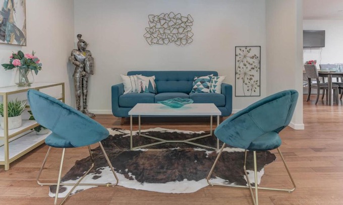 Union City Casa | @ Marbella Lane - Boho 'n Sleek Rtreat Pool Tble