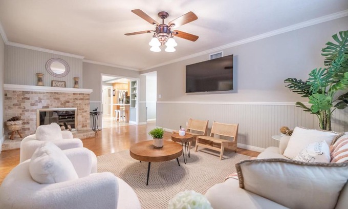 Northwest Anaheim Casa | #Marbella Lane - Charming 4BR Bungalo for Relaxing Retreat