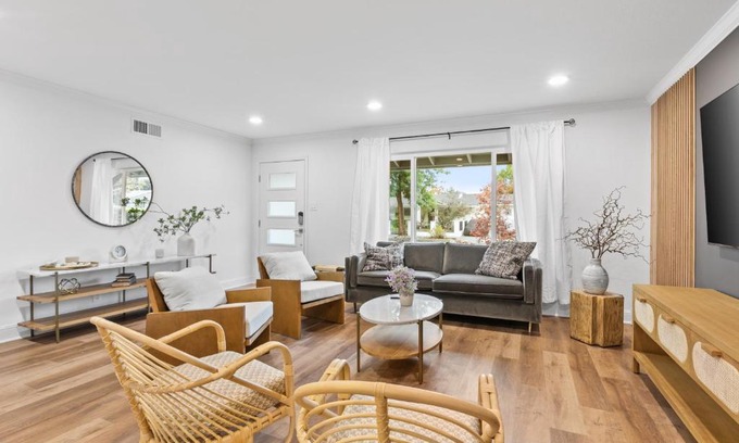Hathaway Casa | @ Marbella Lane - Fresh and Vibrant 3BR Home