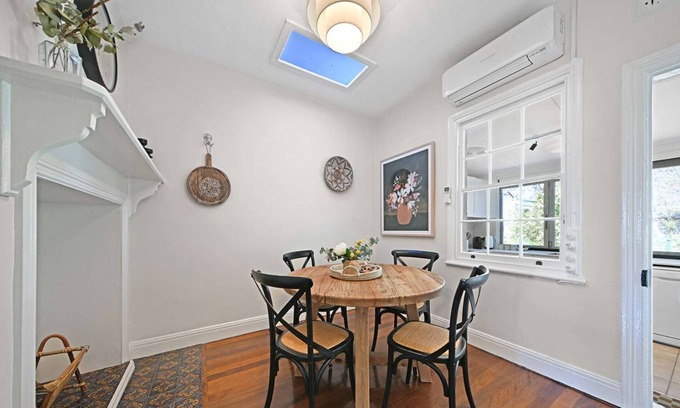 Orange Casa | March Townhouse - Central & Leafy, Pets Allowed