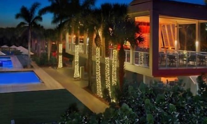 Marco Island Complejo | Marco Crystal Shores Beachfront Resort & Spa