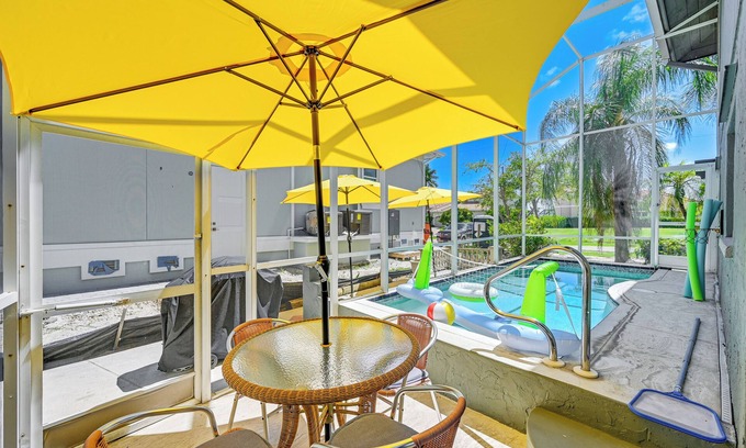 Marco Island Casa | Marco Island Family Home: Pool, Lanai, Backyard!