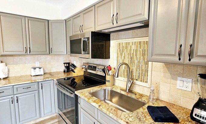 Marco Island Casa | Marco Island Florida Family Vacation Home-heated pool, beach, Pet friendly