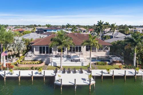 Marco Island Casa | Marco Polo by AvantStay Waterfront 5BDR Pool Spa Fire Pit Walk to Beach